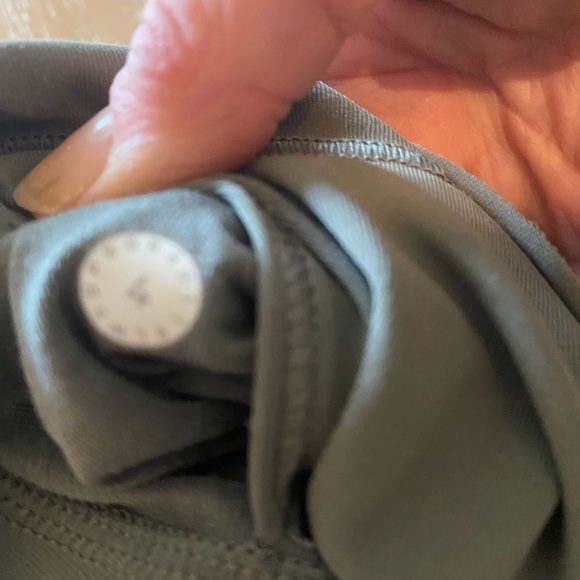 Lululemon Wunder Under 7/8 length Sz 4 - Picture 3 of 4